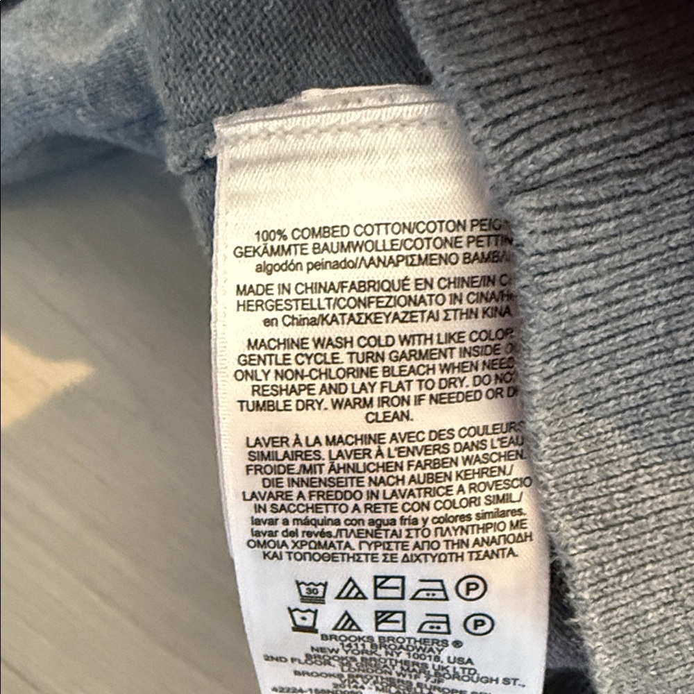 Brooks Brothers Light Blue V-Neck Sweater, Boys Small - Picture 4 of 4